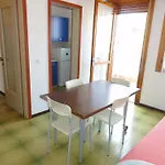 Comfy Flat With Pool-beahost Apartman