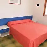 Comfy Flat With Pool-beahost Apartman