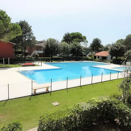 Comfy Flat With Pool-beahost Apartman *